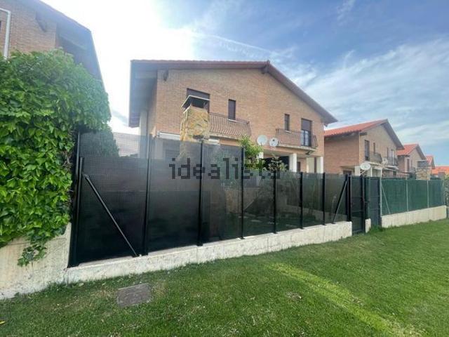 Alquiler de chalet pareado en Calle Santiago, 34