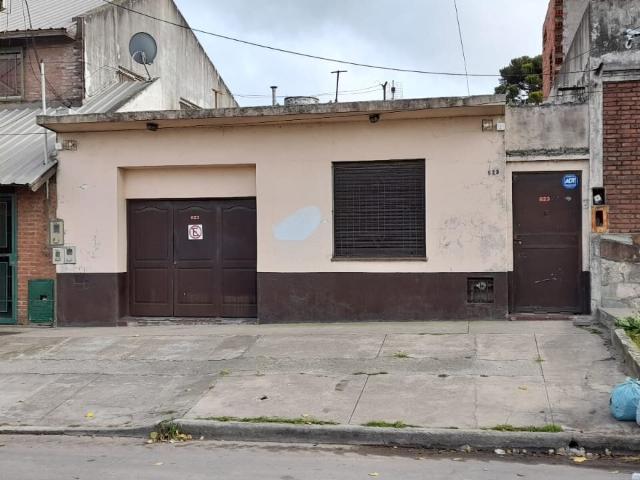 Alquiler de departamento 2 amb tipo casa con terraza cochera y sin expensas en Bernal