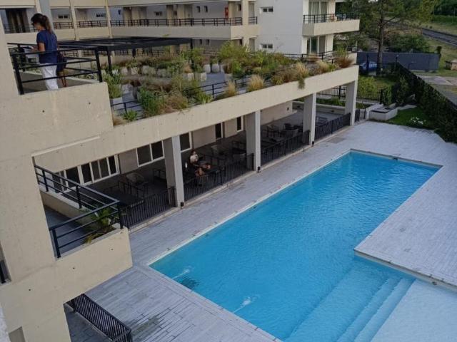 Alquiler de departamento 4 ambientes con balcón y parrilla en Complejo Zug Caamaño, Pilar