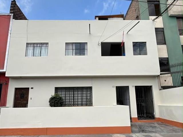 ALQUILER DE DEPARTAMENTO DE 2 HABITACIONES PUERTA A CALLE AV. NACIONES UNIDAS CERCA TOTTUS