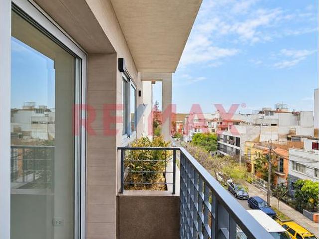 Alquiler De Departamento De Estreno En Miraflores Con Vista Lateral A La Huaca Pucllana