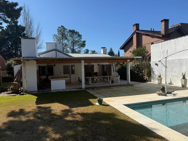 Alquiler de espectacular Casa 4 ambientes en Escobar