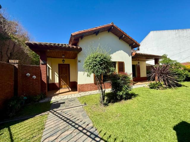 Alquiler de espectacular Casa 4 ambientes en Esteban Echeverría Monte Grande