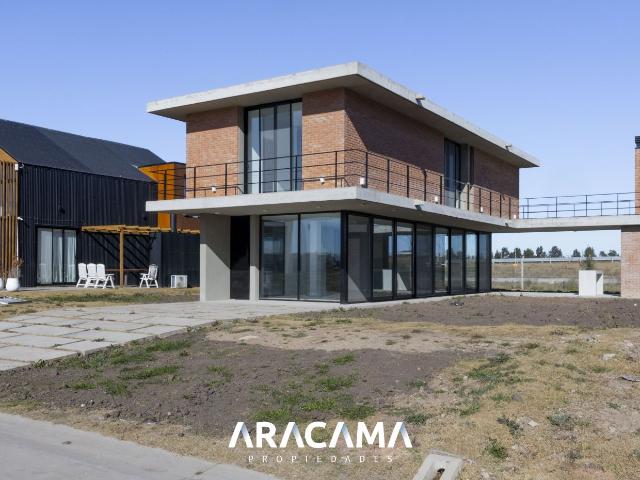 Alquiler de espectacular Casa 4 ambientes en Ezeiza Tristán Suárez