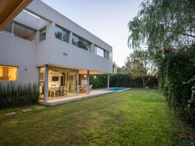 Alquiler de espectacular Casa 4 ambientes en La Plata City Bell