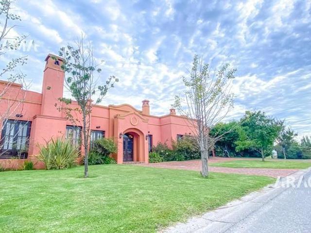 Alquiler de espectacular Casa 4 ambientes en Presidente Perón