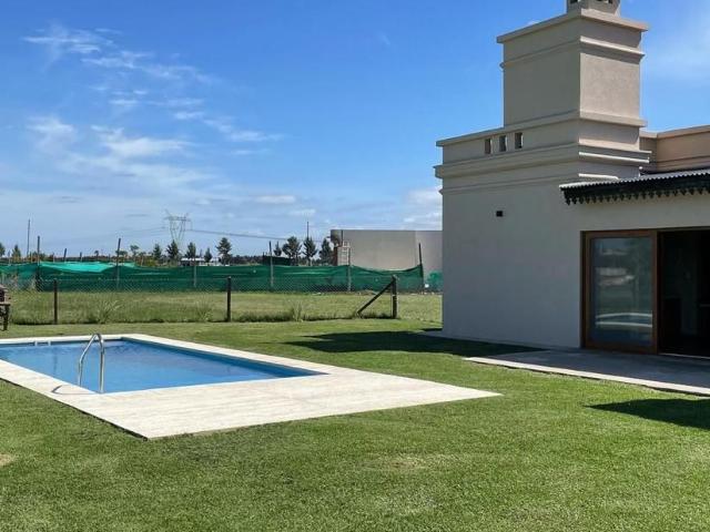 Alquiler de espectacular Casa 4 ambientes en San Vicente Cruz del Sur