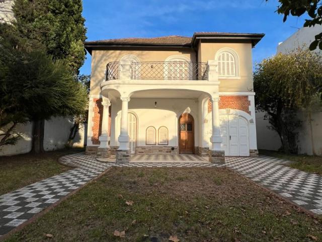 Alquiler de espectacular Casa 5 o mas ambientes en Villa Urquiza