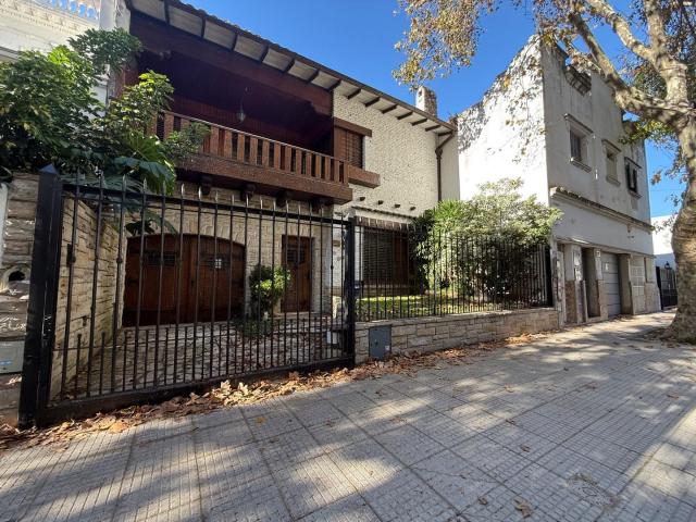Alquiler de espectacular Casa 5 o mas ambientes en Villa Devoto
