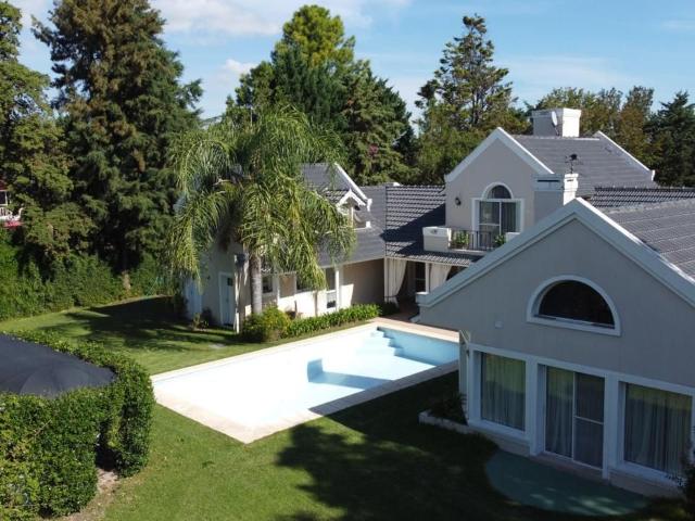 Alquiler de espectacular Casa 5 o mas ambientes en Moreno