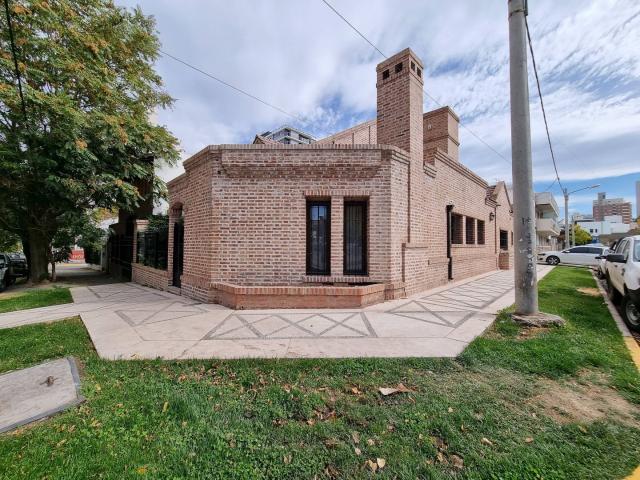 Alquiler de espectacular Casa 5 o mas ambientes en Neuquén