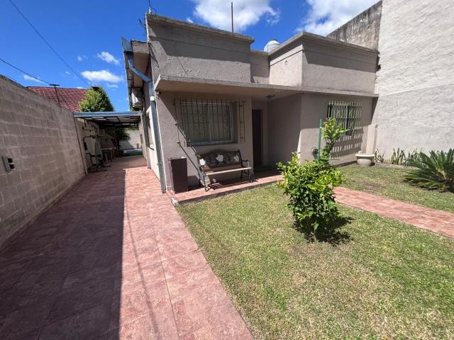 Alquiler de espectacular Casa 3 ambientes en La Plata City Bell