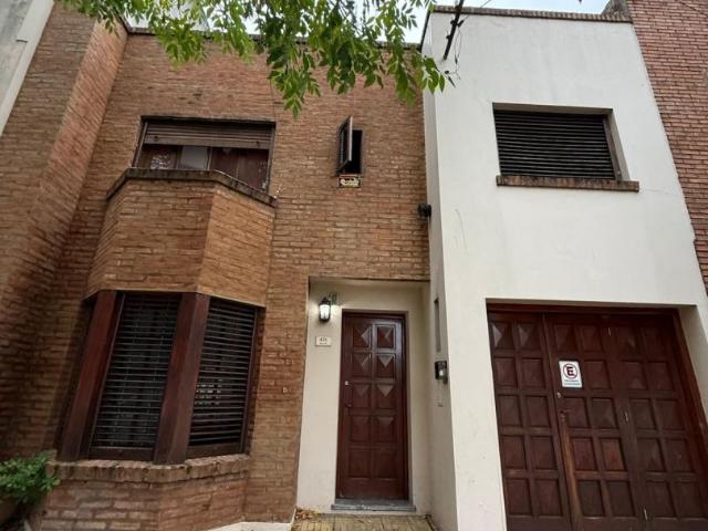 Alquiler de espectacular Casa 4 ambientes en La Plata