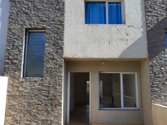 Alquiler de espectacular Casa 3 ambientes en Centenario