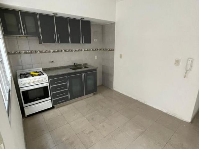 Alquiler de espectacular Departamento 2 ambientes en Lanús Remedios de Escalada