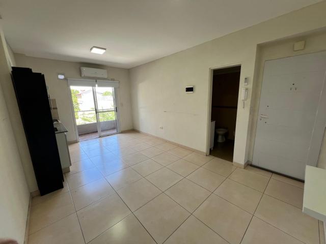 Alquiler de espectacular Departamento 2 ambientes en Tres De Febrero Caseros