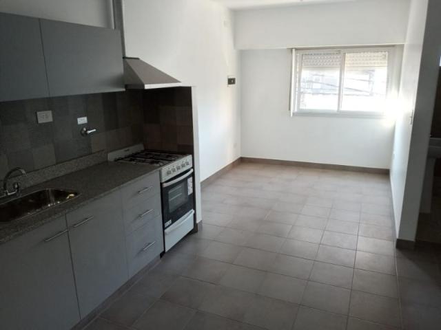 Alquiler de espectacular Departamento 2 ambientes en Tres De Febrero Caseros