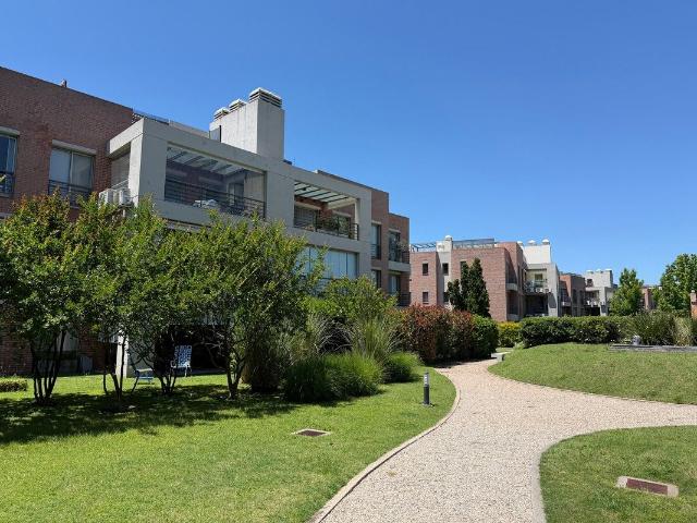Alquiler de espectacular Departamento 3 ambientes en Pilar