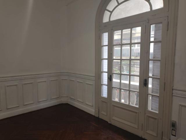 Alquiler de espectacular Departamento 3 ambientes en Tribunales
