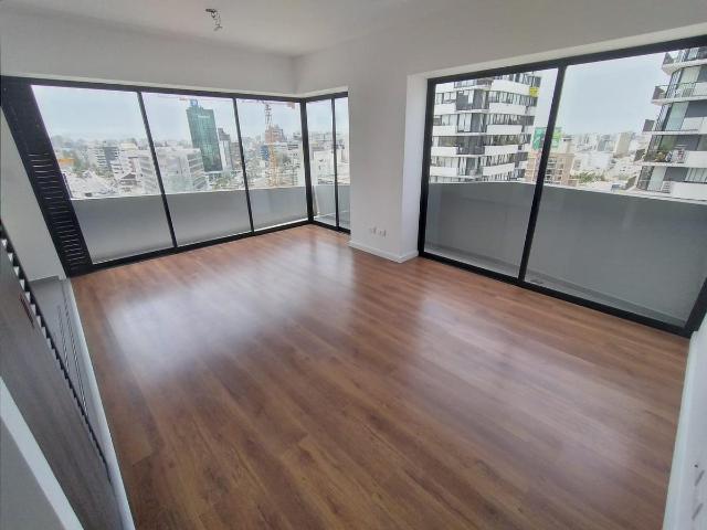 ALQUILER DE ESTRENO, MODERNO DPTO. DE 69 m2, con una hermosa vista a la ciudad, Balcón. LINCE