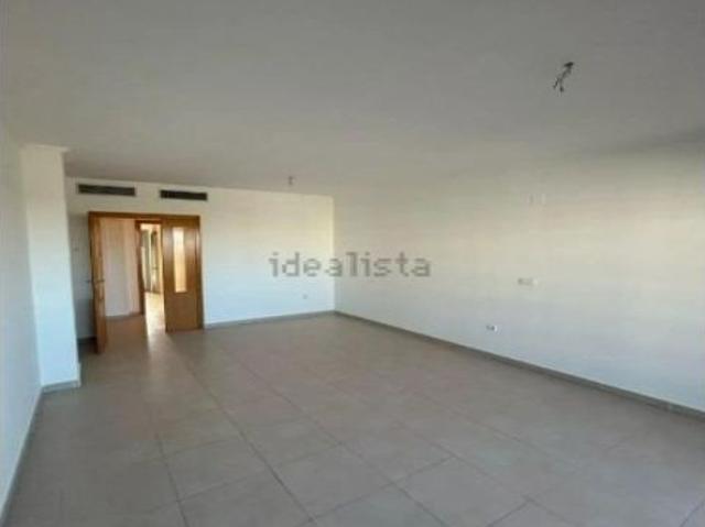 ALQUILER DE EXCELENTE VIVIENDA CON VISTAS AL MAR ZONA PAU V SIN AMOBLAR