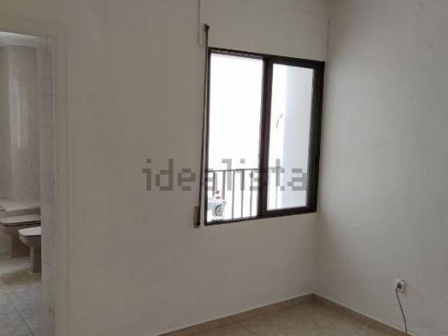 ALQUILER DE EXCELENTE VIVIENDA SIN AMUEBLAR ZONA MERCADO CENTRAL PARA ENTRAR 1 DE AGOSTO