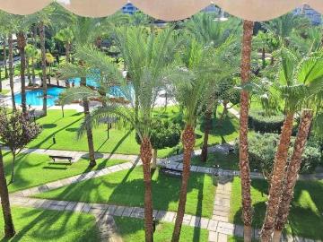 ALQUILER DE EXCELENTE VIVIENDA ZONA PLAYA DE SAN JUAN EN URBANIZACIÓN