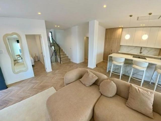 ✨? Alquiler de exclusiva casa de diseño en Altos de La Zubia | 3 plantas · 4 dormitorios · Piscina p