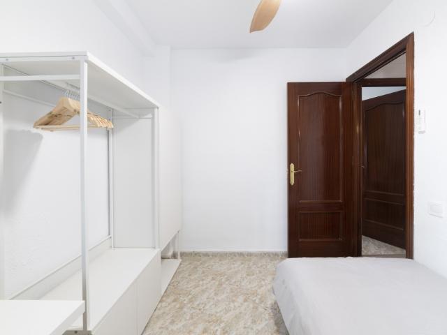Alquiler de HABITACIÓN H4 BLANCA PALOMA, Parlamento Torneo, Sevilla