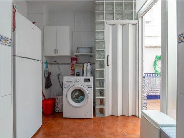 Alquiler de Habitación Individual en Piso Compartido en Gran Capitán, Granada