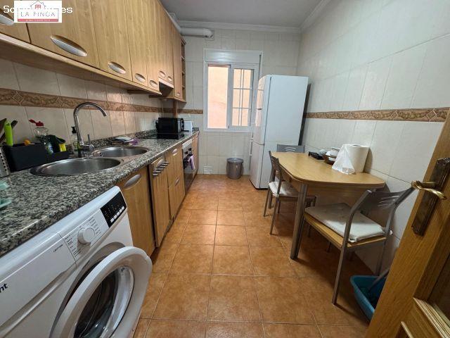 ALQUILER DE HABITACIONES A ESTUDIANTES CERCA DEL CENTRO Y DE LA UNIVERSIDAD