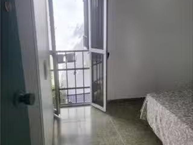 Alquiler de habitaciones en casa de 6 dormitorios en San Basil.