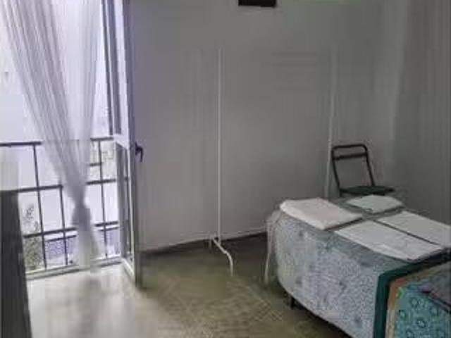 Alquiler de habitaciones en casa de 6 dormitorios en San Basil.