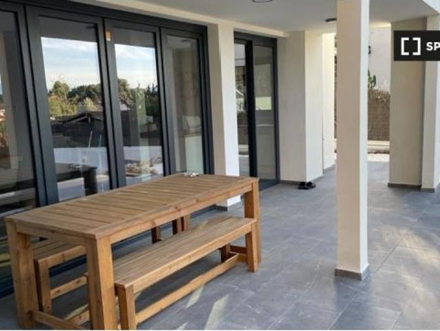 Alquiler de habitaciones en casa de 3 habitaciones en Sant Cugat Del Vallès