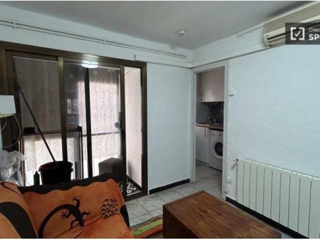 Alquiler de habitaciones en apartamento de 2 dormitorios en Nou Barris