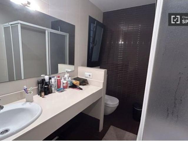 Alquiler de habitaciones en apartamento de 2 habitaciones en Ciutat Vella