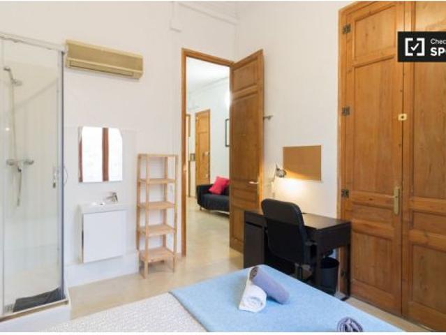 Alquiler de habitaciones en apartamento de 7 dormitorios en Barcelona