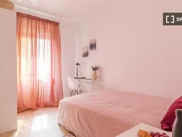 Alquiler de habitaciones en apartamento de 5 dormitorios en Cu.