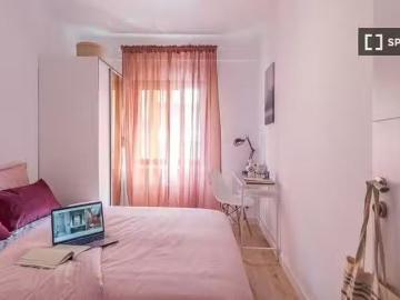Alquiler de habitaciones en apartamento de 5 dormitorios en Cu.