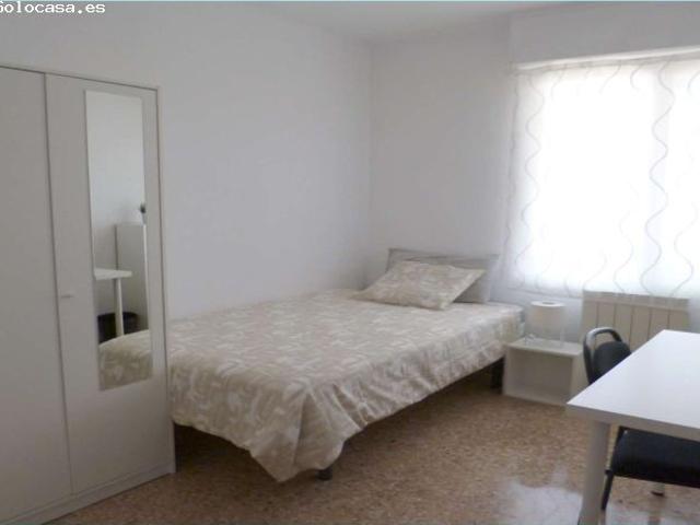 Alquiler de habitaciones en apartamento de 5 habitaciones en Actur