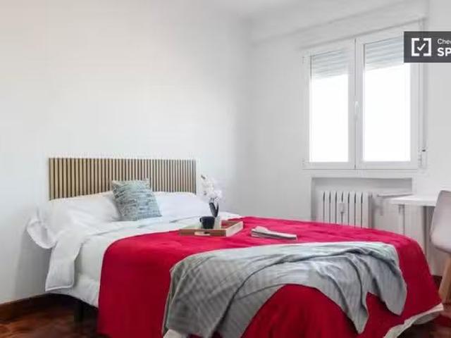 Alquiler de habitaciones en apartamento de 6 habitaciones