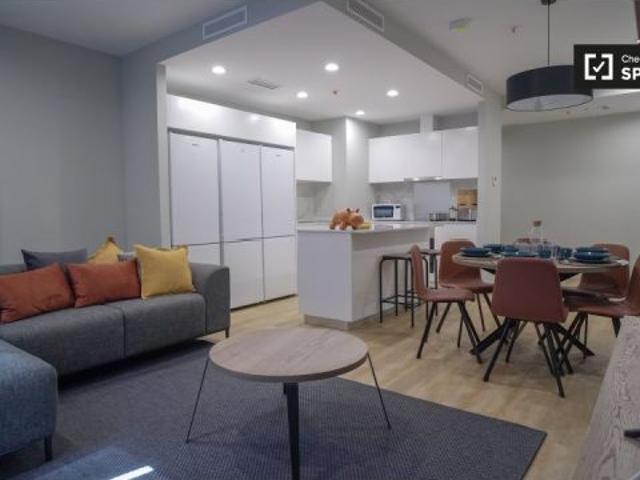 Alquiler de habitaciones en Apartamento de 6 habitaciones en Sevilla