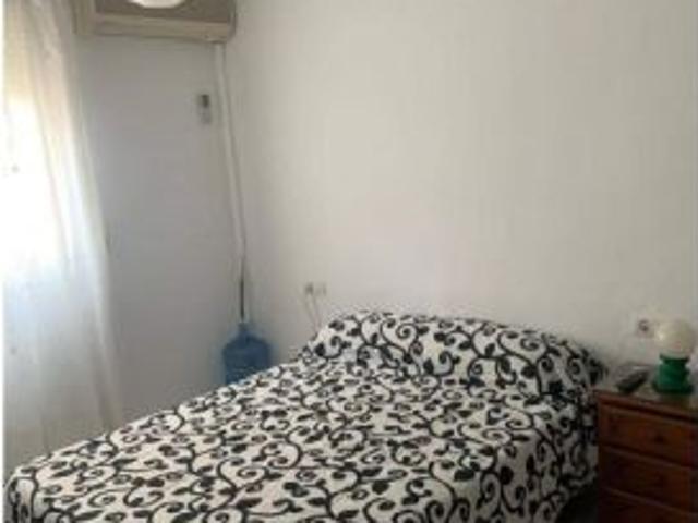 Alquiler de habitaciones en apartamento de 8 dormitorios en Cruz De Humilladero