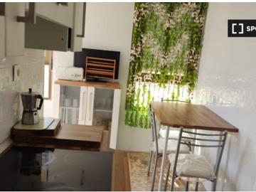 Alquiler de habitaciones en piso de 4 dormitorios en Almería