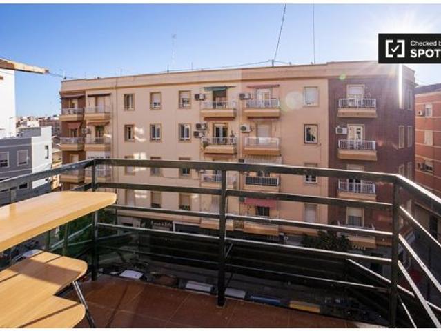Alquiler de habitaciones en piso de 4 dormitorios en Valencia