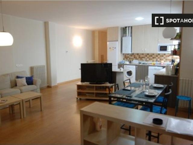 Alquiler de habitaciones en piso de 4 habitaciones en Casco Antiguo, Zaragoza