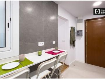 Alquiler de habitaciones en piso de 4 habitaciones en LHospitalet De Llobregat