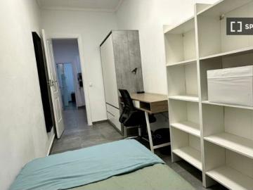 Alquiler de habitaciones en piso de 4 habitaciones en LHospitalet De Llobregat