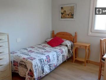 Alquiler de habitaciones en piso de 5 dormitorios en Vigo