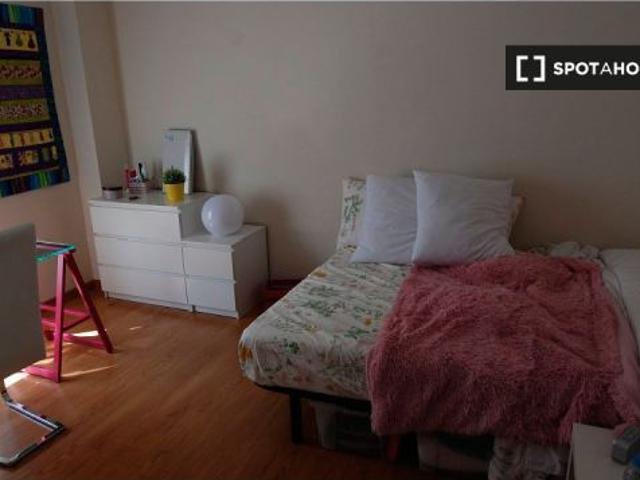 Alquiler de habitaciones en piso de 5 dormitorios en Zaragoza